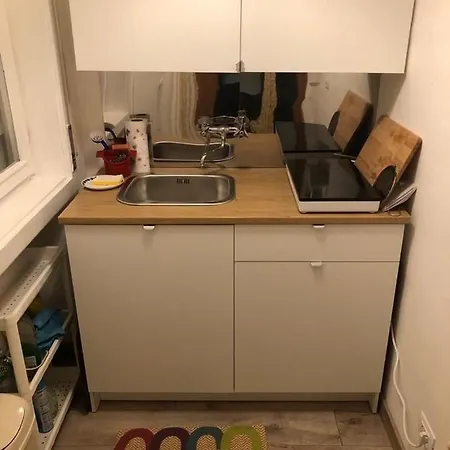 Monovano Elllen Apartment