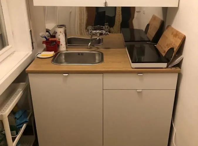 Monovano Elllen Apartment